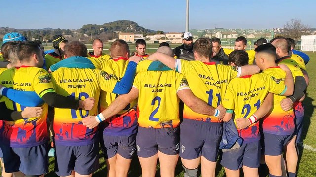 Rugby : Sylvain Bertrand capitaine de l'entente Beaucaire-Tarascon échange avec ses joueurs