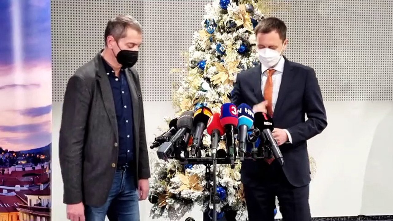 ZÁZNAM: Premiér dostal 3. dávku vakcíny proti ochoreniu COVID-19, vyzval k očkovaniu