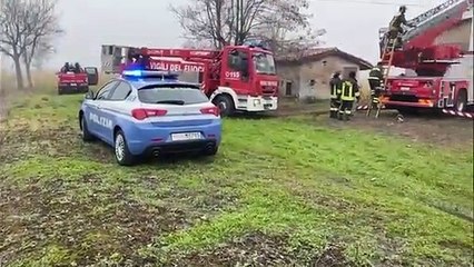 Modena, ultraleggero cade su una casa