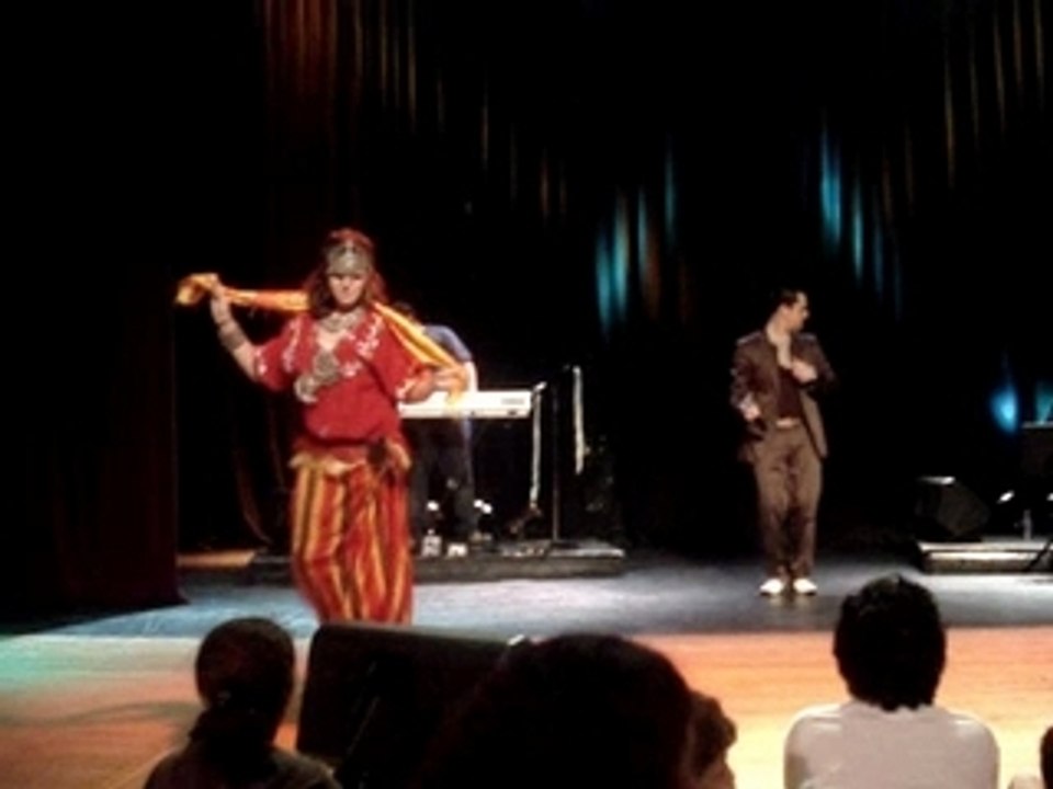 Massi  et le  groupe  tafsut a  montreal partie(1)
