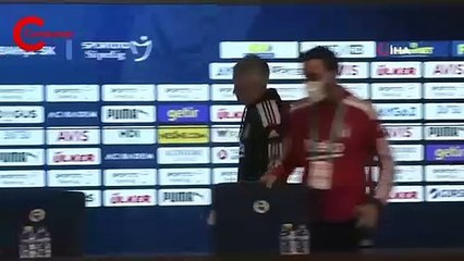 Beşiktaş Teknik Direktörü Önder Karaveli'den çok büyük alkış alan konuşma: Gözler doldu