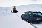 Kar nedeniyle yolda mahsur kalan diyaliz hastası kurtarıldı