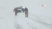 Kar ve tipide mahsur kalan 20 öğrenci kurtarıldı