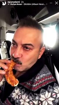 Oyuncu Hakan Yılmaz'dan Gerekirse simit yenecek ama bugünleri de kolay atlatacağız diyen Hülya Avşar'a gönderme: Sıkıldım