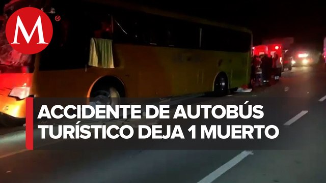 Choque entre tráiler y autobús de pasajeros en Zacatecas deja un muerto y 8 heridos