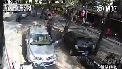 On a trouvé le pire conducteur de l'année - marche arrière catastrophique