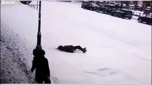 Triple glissade sur le verglas...