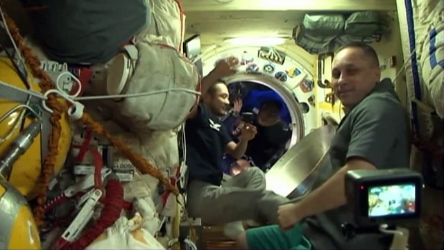 Le milliardaire japonais Yusaku Maezawa est de retour sur Terre après 12 jours dans l'espace