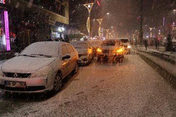 YÜKSEKOVA'DA KAR YAĞIŞI ETKİLİ OLDU