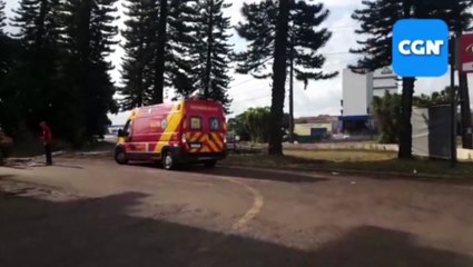 Homem sofre lesão no braço ao sofrer queda de escada durante o trabalho na Avenida Carlos Gomes