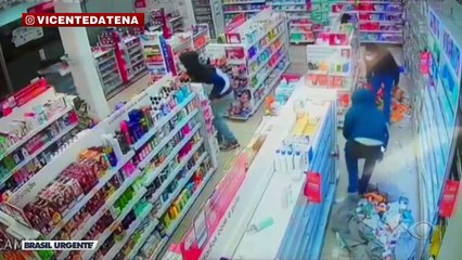 Quadrilha rouba produtos caros mas é surpreendida pela polícia.