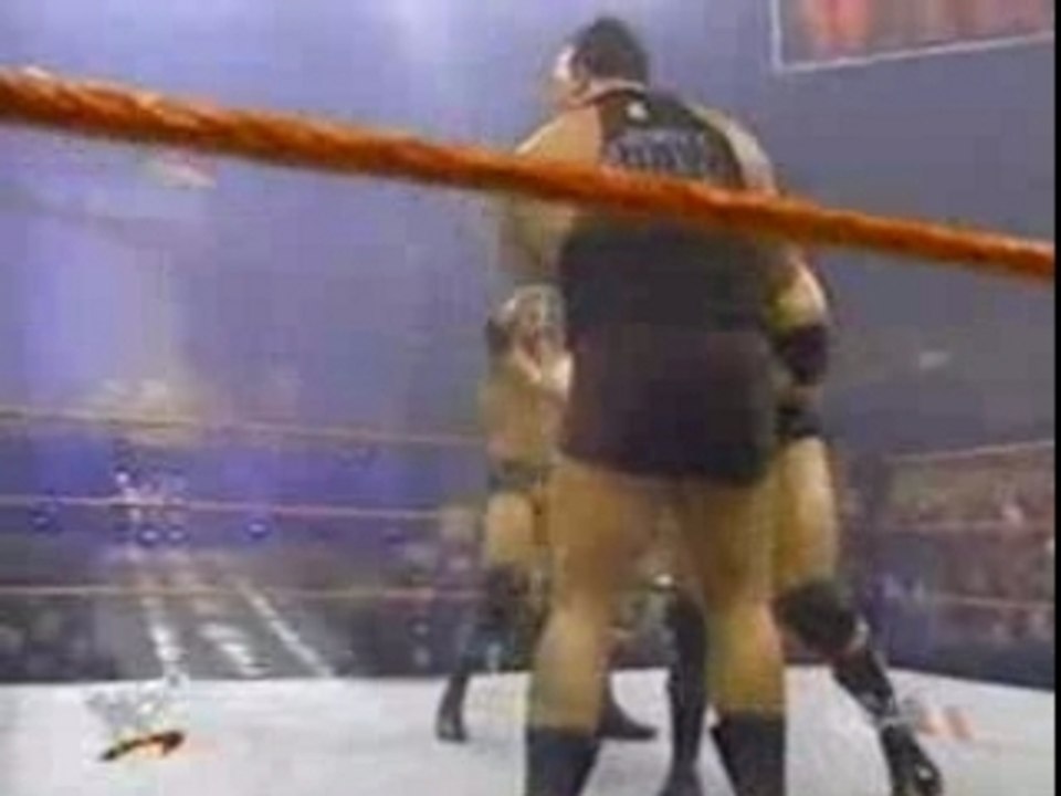 WWF Raw - The Rock vs Big Show vs HHH