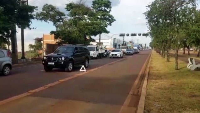 Engavetamento é registrado na Avenida Tancredo Neves