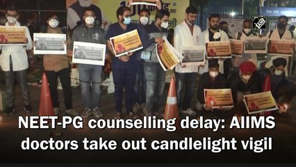 Télécharger la video: NEET-PG counselling delay: AIIMS doctors take out candlelight vigil