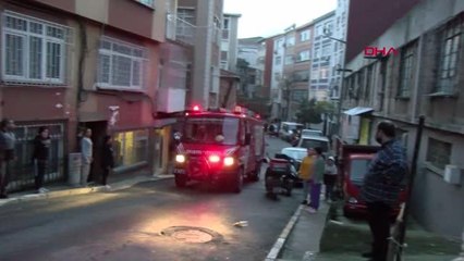 Son dakika... BEYOĞLU'NDAKİ YANGINDA MAHSUR KALAN BEBEK İLE ENGELLİ KADINI İTFAİYE KURTARDI