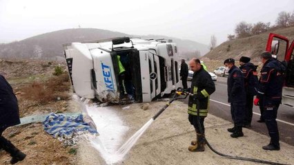 Tokat'ta et yüklü tır devrildi: 1 yaralı