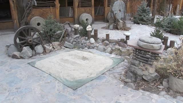 Kırgızistan'da tandırda kuzu eti sunan iş yerleri yaygınlaşıyor