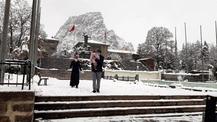 Afyonkarahisar'da kar yağışı bu sabah tekrar başladı