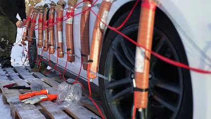 شاهد رجل فنلندي يفجر سيارته تسلا بـ 30 كجم من الديناميت لسبب غريب