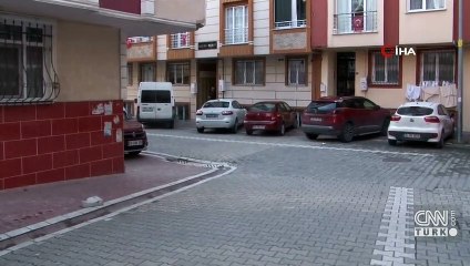 Kapkaççı yaşlı kadını metrelerce sürükledi