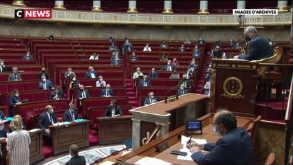 La permanence du député LREM Sacha Houlié incendiée à Poitiers