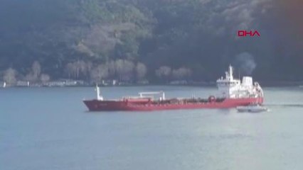 Geminin iskele demiri düştü; Boğaz trafiği durduruldu (1)