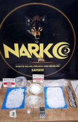 Uyuşturucu tacirleri polisten kaçamadı