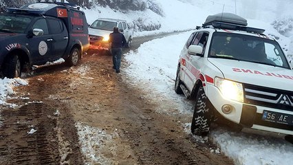Köyde doğum sancısı tutan kadın, 6 saat süren çalışma sonrası hastaneye ulaştırıldı