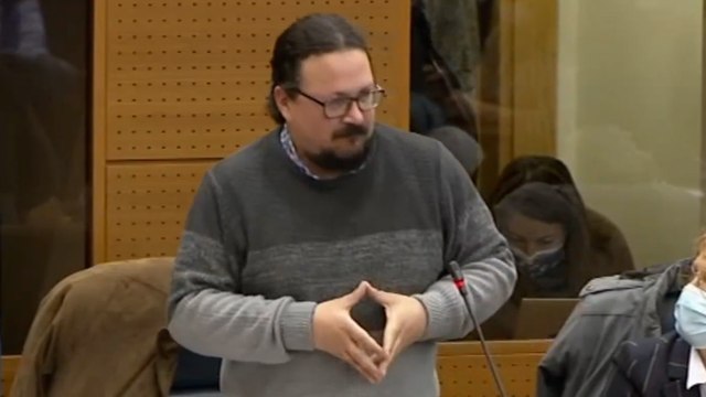 Un diputado de Podemos desmonta los 13 puntos del acuerdo de Vox con el PP