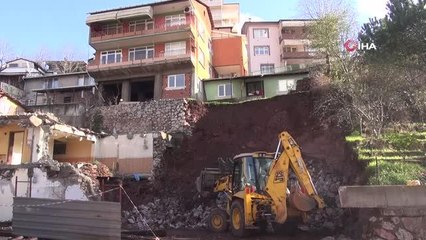 Çöken istinat duvarında çalışmalar devam ediyor