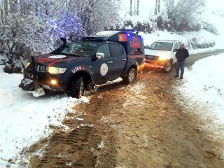 Köyde doğum sancısı tutan kadın, 6 saat süren çalışma sonrası hastaneye ulaştırıldı