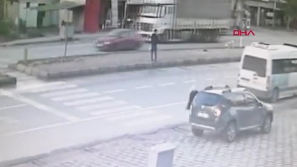 Son dakika gündem: OTOMOBİL KÖPEĞE ÇARPTI, KAZAYI GÖREN KADIN ŞOK YAŞADI