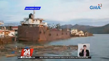 Barkong inabutan ng Bagyong Odette, sumadsad sa piyer dahil sa malalaking alon | 24 Oras