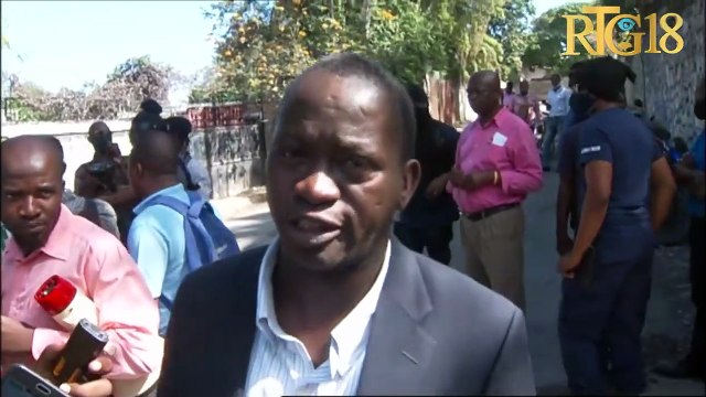 CEREH òganize yon sitin devan ministè edikasyon nasyonal pou egzije yo touche lajan program sigo a.