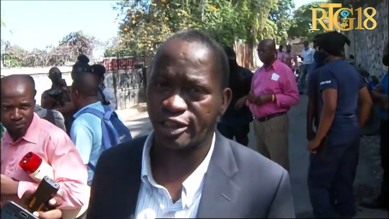 CEREH òganize yon sitin devan ministè edikasyon nasyonal pou egzije yo touche lajan program sigo a.