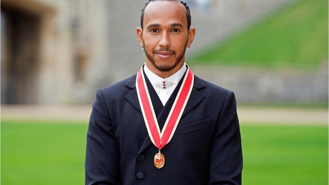 FEMME ACTUELLE - Lewis Hamilton anobli et fait chevalier par le Prince Charles