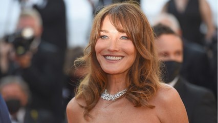 FEMME ACTUELLE : Carla Bruni : pourquoi l’épouse de Nicolas Sarkozy n’aime pas les fêtes de Noël ?