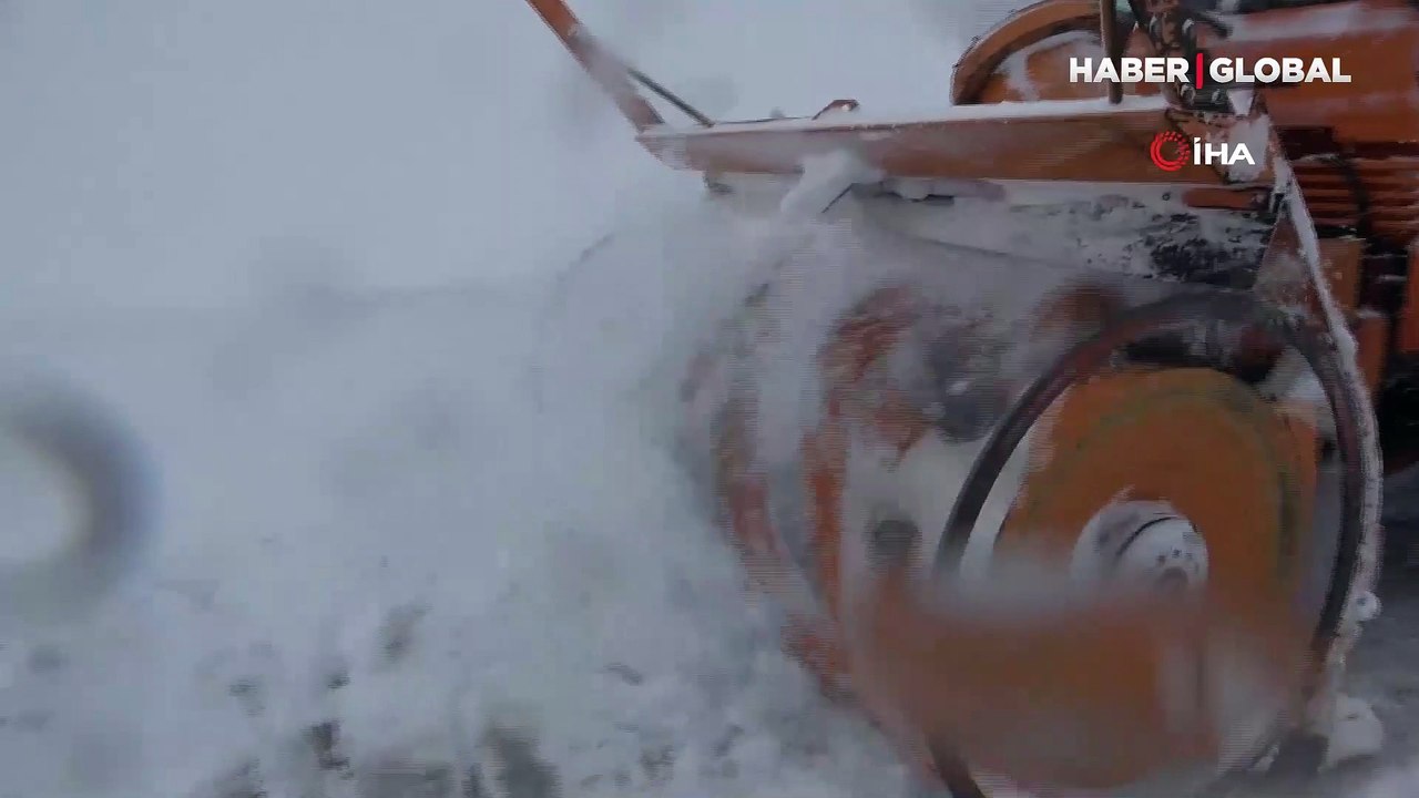 Muş-Kulp-Diyarbakır yolu, kar ve tipi nedeniyle ulaşıma kapatıldı