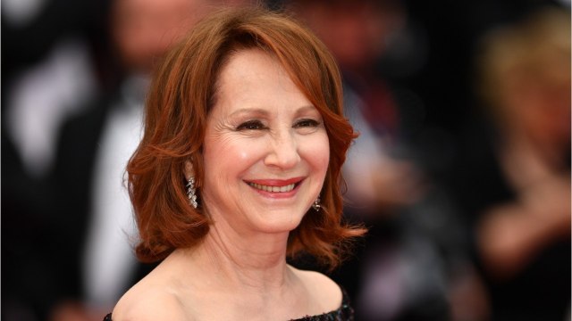 FEMME ACTUELLE - Nathalie Baye, moqueuse : elle dévoile un cliché de Johnny Hallyday et de Sylvie Vartan