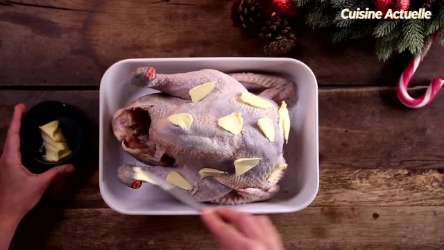 CUISINE ACTUELLE - Poularde fermière d'Auvergne farcie aux abricots, olives et noix