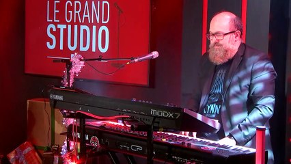 Aldebert interprète "L'arnaque" dans "Le Grand Studio RTL"