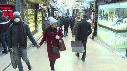 Döviz bürolarında hareketlilik gün boyu devam etti