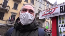 Milano, la farmacia appende il cartello 