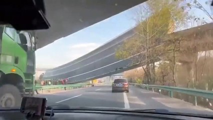 Ce pont chinois a basculé - images impressionnantes