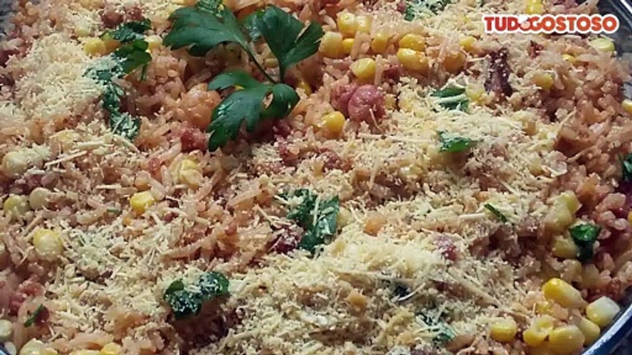 Arroz de panela de pressão com calabresa
