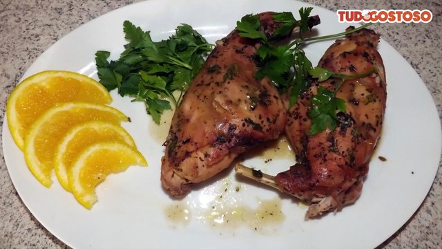 Coelho assado ao molho de laranja