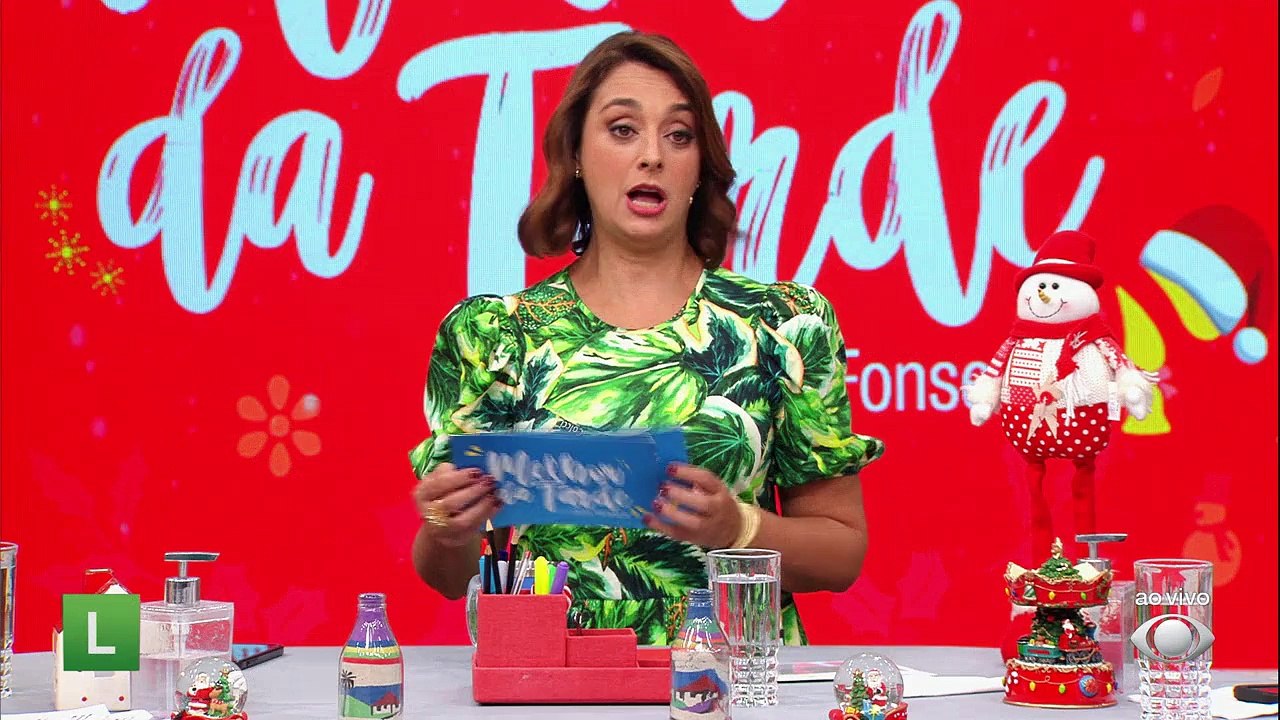 Um vídeo que circula nas redes sociais mostra quando homem saca a arma e atira três vezes para o alto, em meio ao público.