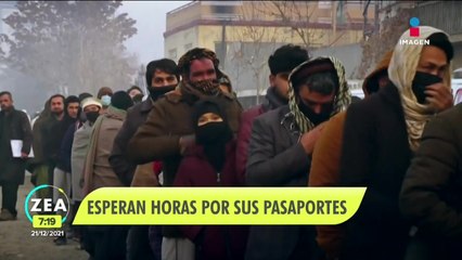Afganos esperan horas por pasaportes en Kabul