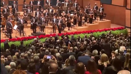 Firenze, ovazione per Mattarella al teatro del Maggio: il pubblico chiede il "bis"