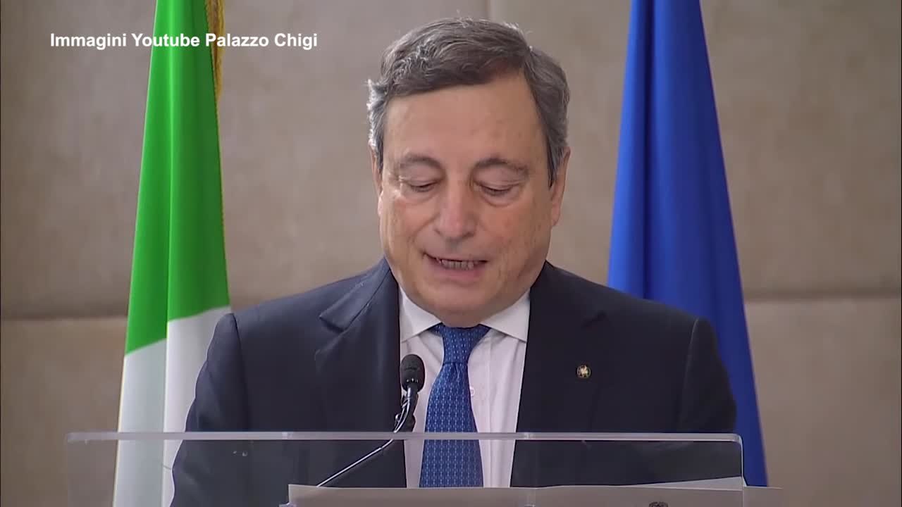 Draghi: "Spirito di collaborazione sulle sfide anche nel 2022"